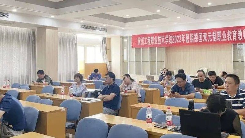 企业内训定制与标准课程：如何选择更适合您的培训方案**