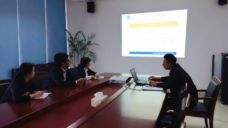建造师培训课程的师资背景直接关系到教学质量。在挑选课程时，要关注以下几点：